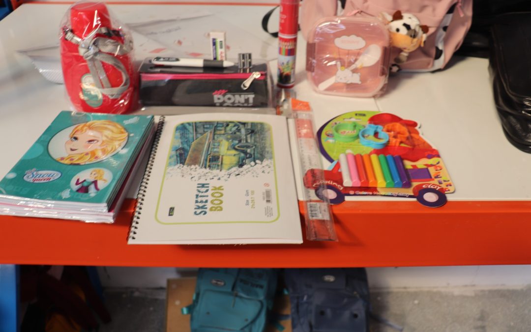 البدء في  توزيع مشروع( الإحتياجات المدرسية للطلاب المحتاجين) بدعم من منصة إحسان للعمل الخيري